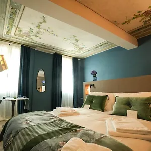 Sant'eufemia 30 Bed & Breakfast